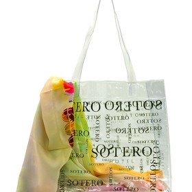 Sacola em PVC Cristalcom alça de ombro transparente.